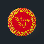 Mac och Cheese Kid 1st Birthday Party Macaroni Knapp<br><div class="desc">Ost- och mac-färgade,  söta födelsedagspartiinbjudningar är perfekt för ett barn som kärlek makaroni nudles på sin första födelsedag firande! Anpassa texten för att göra den till en egen. Det moderna synsättet och känslan är det perfekt sättet att fira din lilla kärlek mac och ost på sin första födelsedag!</div>