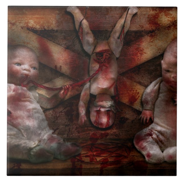 Macabre - Dolls - Att ha en vän till middag Kakelplatta (Framsidan)