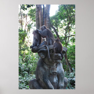 Macaques på en Bull...Statue Poster