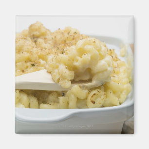 Macaroniost i bakningmaträtt med trä magnet