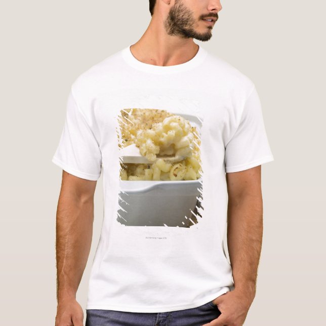 Macaroniost i bakningmaträtt med trä tröja (Framsida)