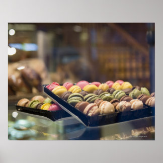 Macarooner i fönstret Visa 2 Poster