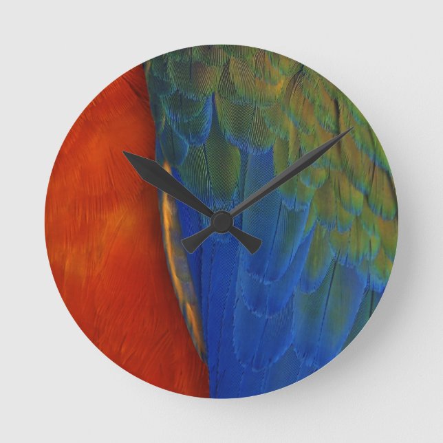 Macaw Feathers Rund Klocka (Framsida)