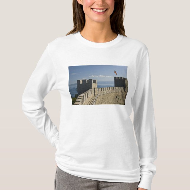 MACEDONIA, Ohrid. Car Samoil's Castle - Castle 2 T-shirt (Framsida)