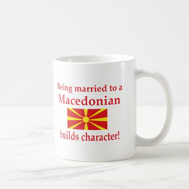 Macedonianen bygger teckenet kaffemugg (Höger)