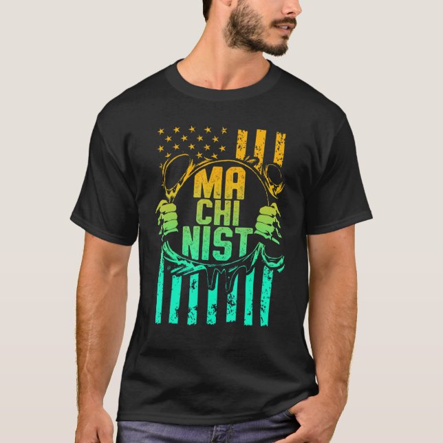 Machinist Maskin operator Machining T Shirt (Framsida)