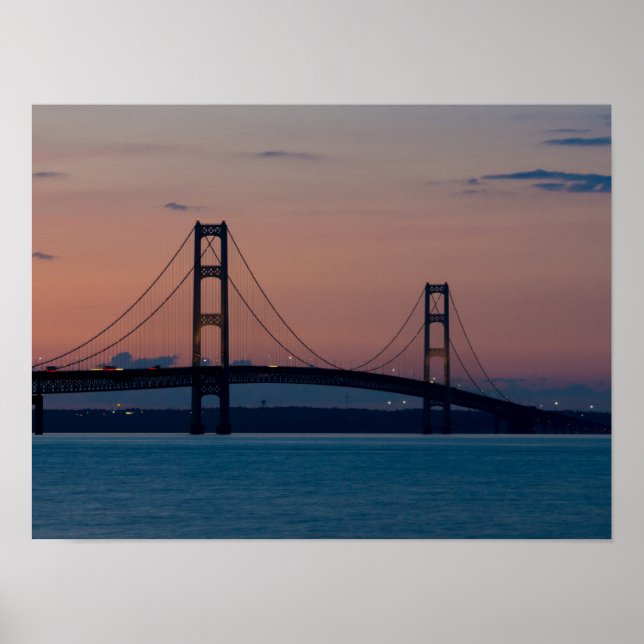 Mackinac Bridge i Dusk Poster (Framsidan)