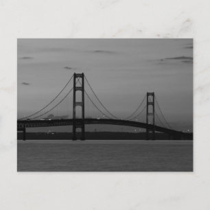 Mackinac Bridge i skymningen Gråskala vykort