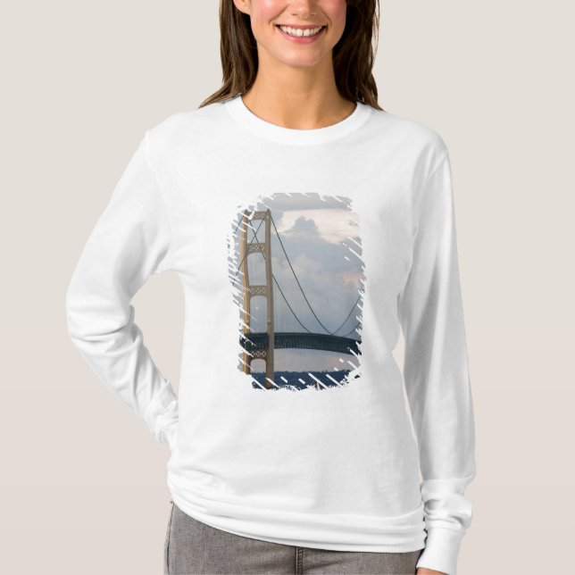 Mackinac Bridge, Michigan, USA T-shirt (Framsida)