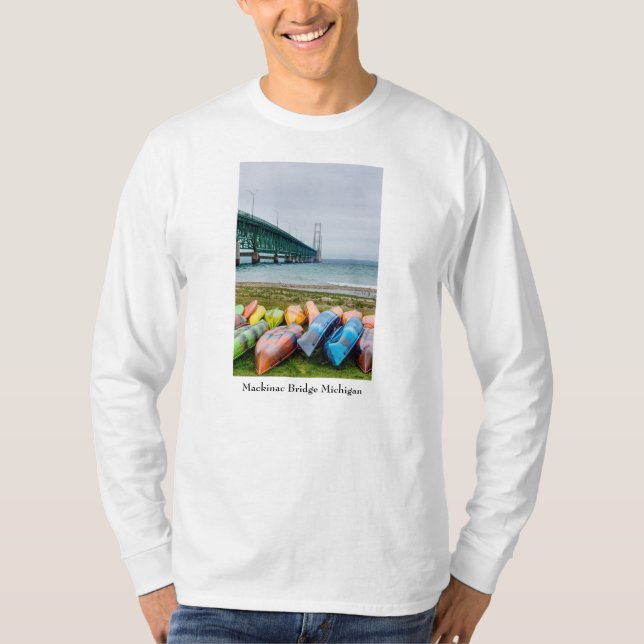 Mackinac Bridge och Canoes Långärmad T-Shirt (Framsida)