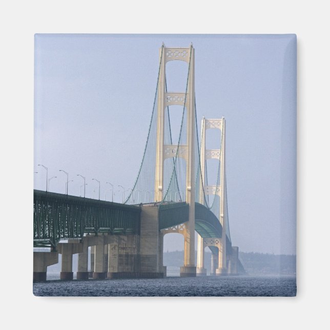 Mackinac-bron som spänner över Mackinacsundet nära Magnet (Framsidan)