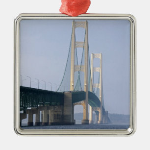 Mackinac-bron som sträcker sig över Mackinac-sunde Julgransprydnad Metall