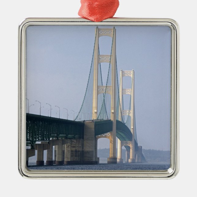 Mackinac-bron som sträcker sig över Mackinac-sunde Julgransprydnad Metall (Framsidan)