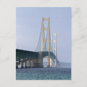 Mackinac-bron som sträcker sig över Mackinac-sunde Vykort