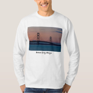 Mackinac överbryggar på skymningen t shirt