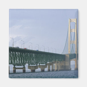 Mackinacbron som spänner över Mackinacsundet 2 Magnet