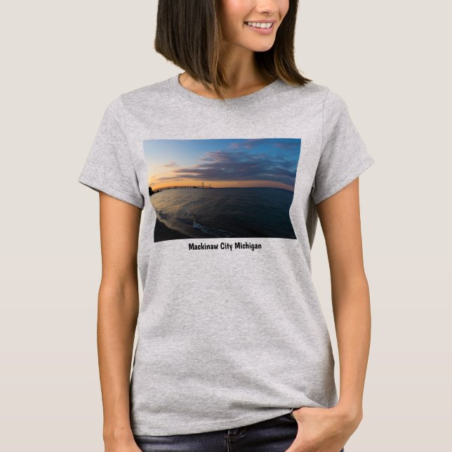 Mackinaw City Dusk T-Shirt (Framsida)