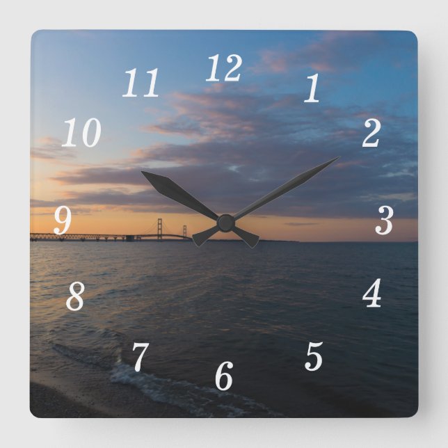 Mackinaw City Dusk Wall Clock Fyrkantig Klocka (Framsida)