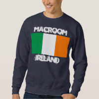 Macroom, Ireland with Irish flagga