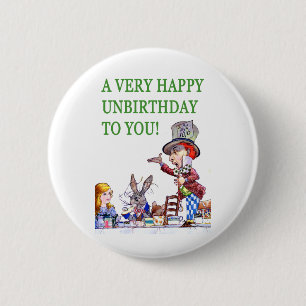 Mad Hatter säger, mycket Grattis på födelsedagen t Knapp