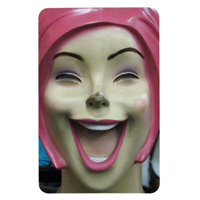 Mad Laughing Mannequin ~ Uncanny Valley Girl Magnet (Vertikal)