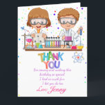 Mad Science Birthday Tack för ditt kort<br><div class="desc">Förbluffa dina gäster med den här färgstarka vetenskapliga födelsedagsfesten tack vare ditt kort med två vetenskapsmän som experimenterar,  ett färgstarkt tack och en färgstark prick för bakgrunden. Lägg bara till tackkort och killens namn på den här lättåtkomliga användan för att göra den till ett kort av typen ett.</div>