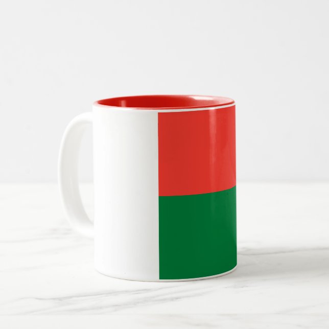 Madagaskars flagga Två-Tonad mugg (Framsida vänster)
