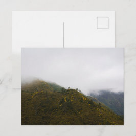 Madeira-kullar i dimmiga moln, dyster natur vykort