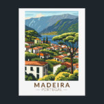 Madeira Portugal Island Travel Art Vintage Vykort<br><div class="desc">Madeiras retro-vektorresedesign. Madeira,  en autonom region i Portugal,  är en ögrupp som omfattar fyra öar utanför Afrikans nordvästra kusten. Det är känt för sitt namn,  nämligen vin och det varma,  subtropiska klimatet.</div>