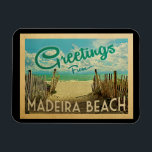 Madeira strandvintage resor magnet<br><div class="desc">Detta presenterar hälsningar från design för vykort för Madeira strandvintage en sandig strand med ett härligt turkoshavvatten,  och ovanför havet,  fördunklar en blå himmel med billowy vit. I vintage resorstil.</div>
