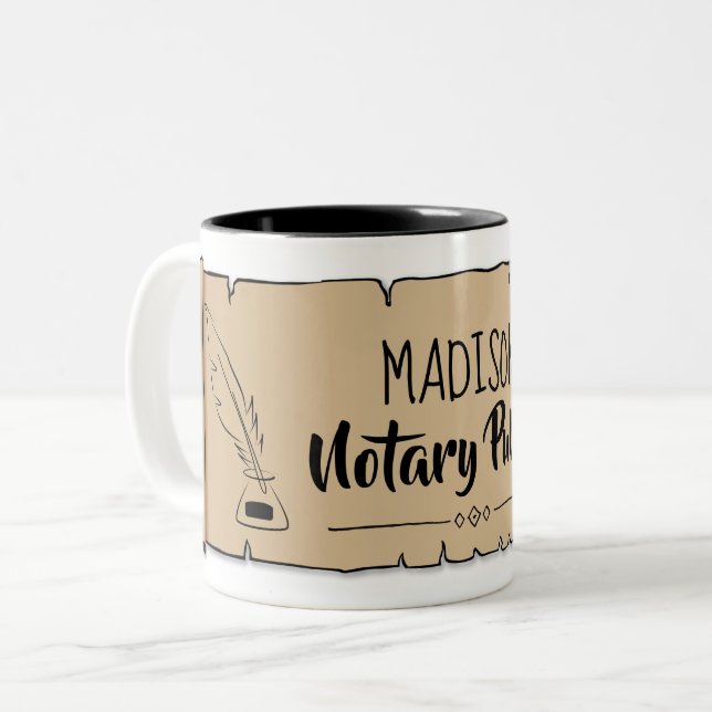 Madison Notary Public Rulla Feather Quill Två-Tonad Mugg (Framsida vänster)