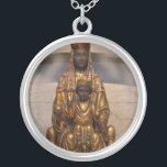 Madonna of Montserrat Black Madonna Spain Silverpläterat Halsband<br><div class="desc">Madonna från Montserrat Black Madonna Virgin Mary - konstavtryck på olika material. En underbar presentidé för att göra ditt hem ljusare. Köp även den här teckningen på telefonväskor, kläder, mugg, kuddar och annat. Poster och konst Skriv ut på kläder och för väggen - olika bakgrunder - underbar utskrift för dig...</div>