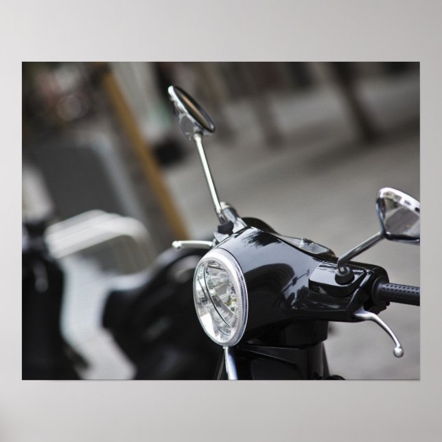 Madrid, svart Vespa-skoter Poster (Framsidan)