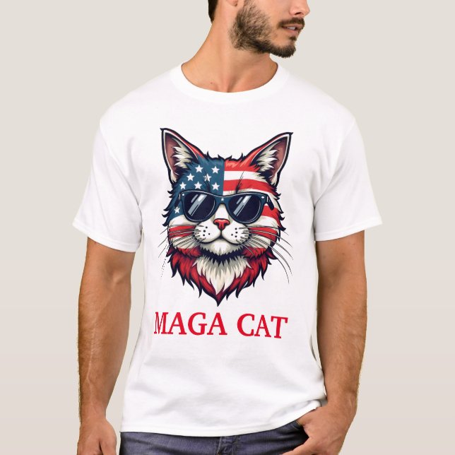 MAGA Cat President Trump American Flagga Patriotic T Shirt (Framsida)