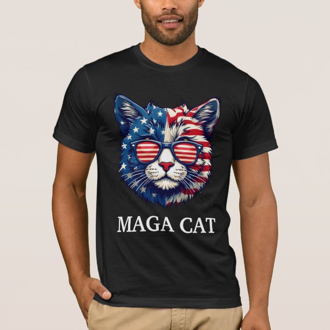 MAGA Cat President Trump American Flagga Patriotic T Shirt (Framsida)