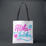 Magenta Aloha Beacher Summer Pun Personlig Tygkasse<br><div class="desc">Shock rosa Aloha Beacher Summer Pun Personlig Tote Bag. Festiv och färglös sommarsäck med handskrivet "Aloha Beacher"-citat med hibiscus blommigt accents in magenta and blue. Den här sommarpåsen är perfekt som personlig.</div>