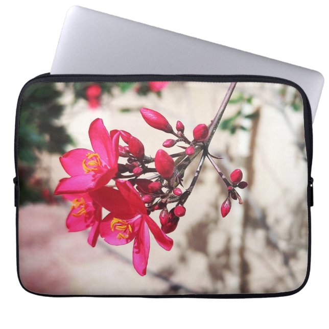 Magenta Flowers Laptop Fodral (Framsidan)