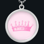 Magenta Princess Krona på Rosa Background Silverpläterat Halsband<br><div class="desc">Inget uppklämningsspel är färdigt utan krona! Hjälp ditt barn att komma ihåg hur mycket prinsessa hon är med den här magentan krona tryckt från Vision Studio. Hitta dina favoriter idag!</div>