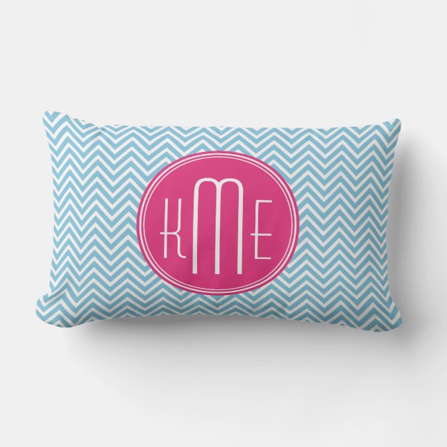 Magenta Rosa Monogram med ljusblå Chevron Lumbarkudde (Framsida)