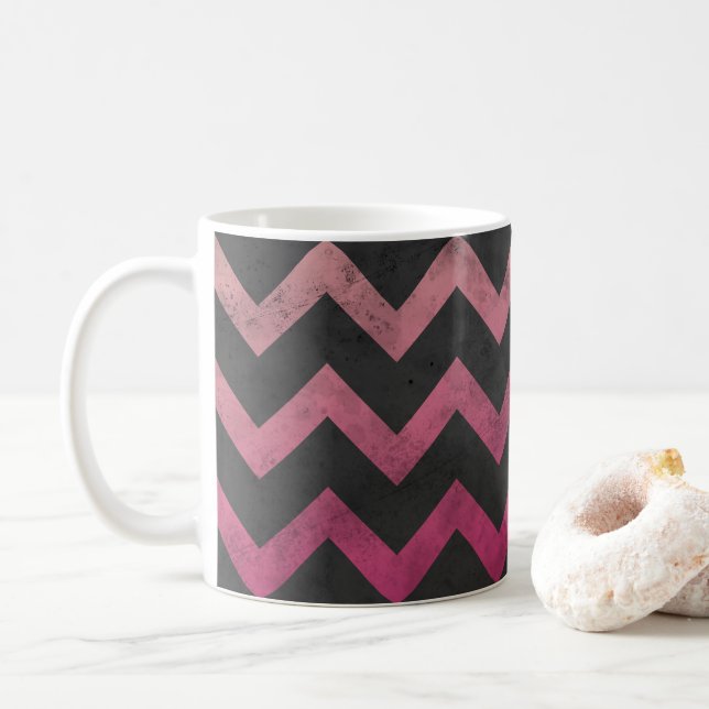 Magenta rosa röd mörk grått chevron mönster kaffemugg (Med munk)