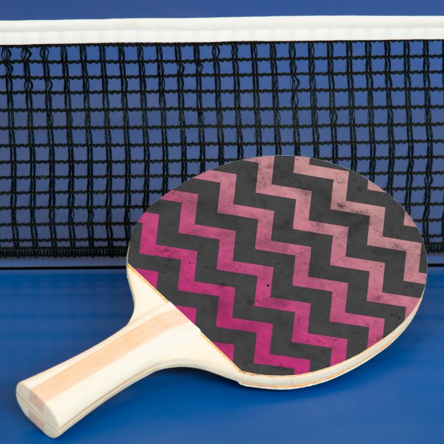 Magenta rosa röd ombre mörkgrå chevron-mönster pingisracket (Insitu)