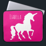 Magentafärgad personlig för shock laptop sleeve<br><div class="desc">Den personifierade flickaktigt rosan eller beställnings- färg,  UnicornSilhouette lurar bärbar datorfodral. Personifiera denna roligt- och unicorngåva i vitstilsort. Silhouette av unicornen på en ljus shock rosamagentabakgrund. SKRÄDDARSY för att ändra bakgrundsfärg. Den roliga gåvaför barn,  tweens,  och tonåring vem kärlekunicorns och magical varelser. Färgrikt,  modernt och stilfullt.</div>