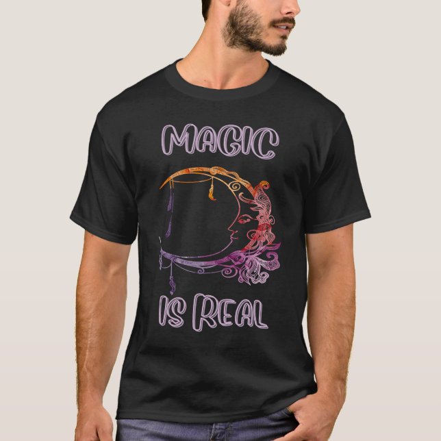 MAGIC ÄR REAL T SHIRT (Framsida)