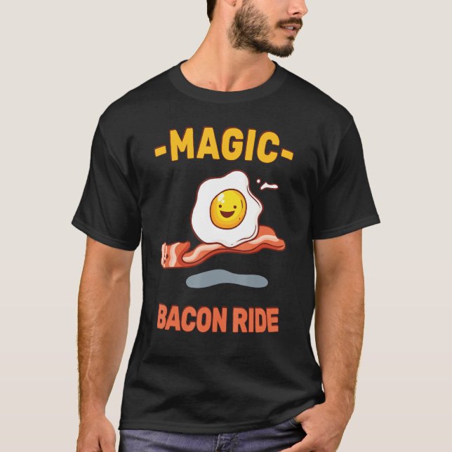 Magic Bacon Ride Funny Pun Sarcasm Egg Älskare Pin T Shirt (Framsida)