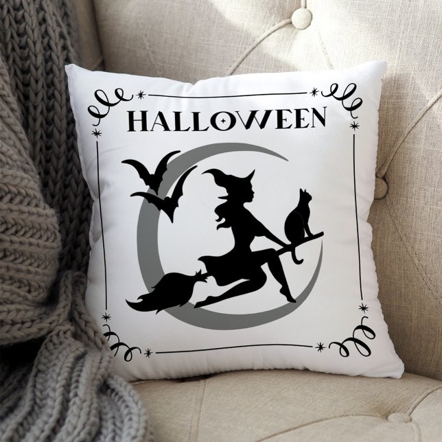 Magic Flies Witch Halloween Typography Kudde (Skapare uppladdad)