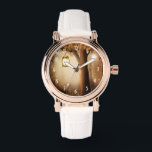 Magic Forest med Fairy Ljus Armbandsur<br><div class="desc">En klocka med en vismisk antydande illustration i rik brun och gult färg. En magisk mystisk skog med ett stort träd som håller ett gammaldags lternt. Fairy ljus dansar överallt. En fantastisk design.</div>