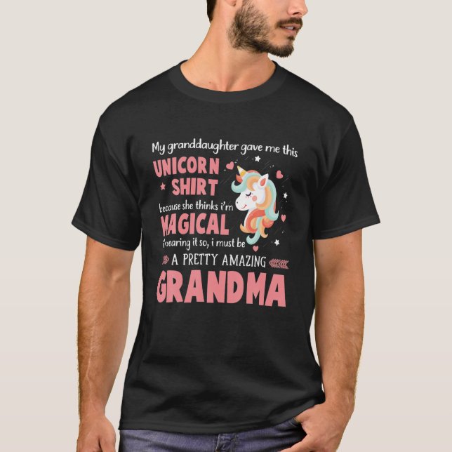 "Magic Grandma Unicorn" från mordotter T Shirt (Framsida)