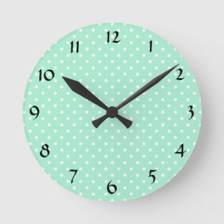 Magic Mint och White Polka Dot Mönster Rund Klocka