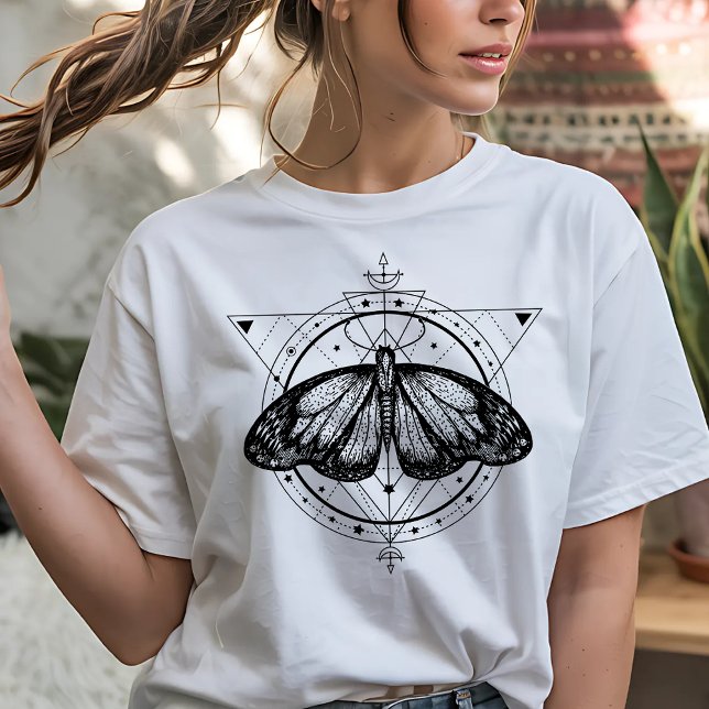 Magic Moth Design T Shirt (Skapare uppladdad)