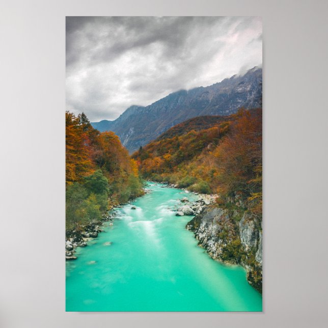 Magic River Soča cloudy, höstdag Slovenien Poster (Framsidan)